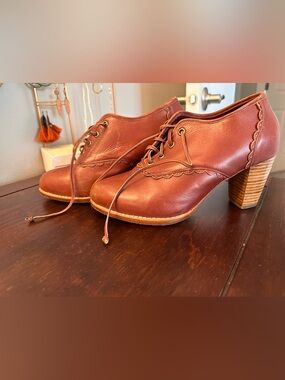 Bali Elf Women's Brown Leather Lace-Up Block Heel Oxfords